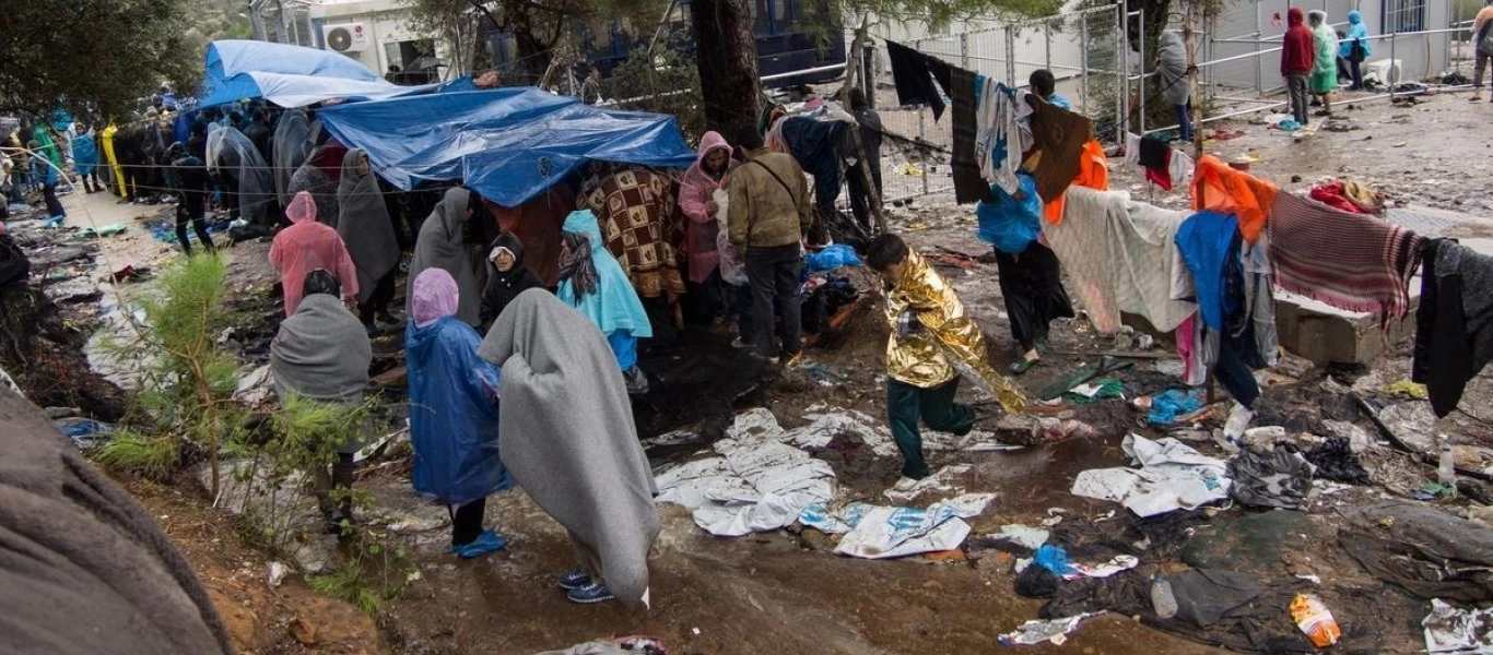 Φωτιά σε εγκατάσταση ΜΚΟ έξω από τον καταυλισμό της Μόριας
